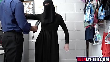 Teen thief to take off her hijab for strip search